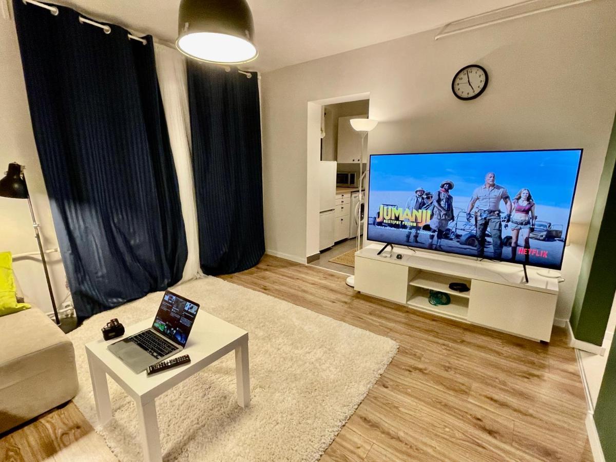 Metro Fast Wifi Tv'70 Netflix Hbo Appletv * Warschau