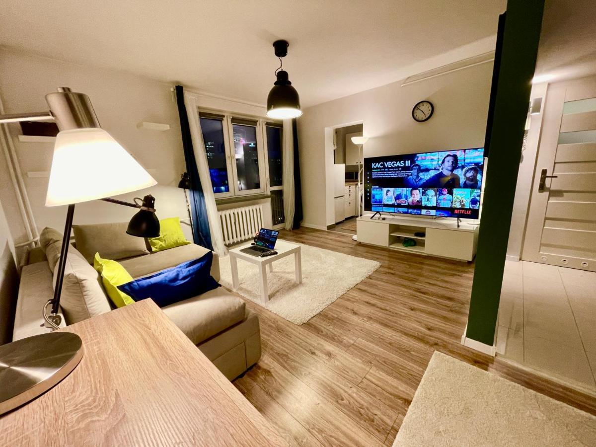 Metro Fast Wifi Tv'70 Netflix Hbo Appletv * Warschau