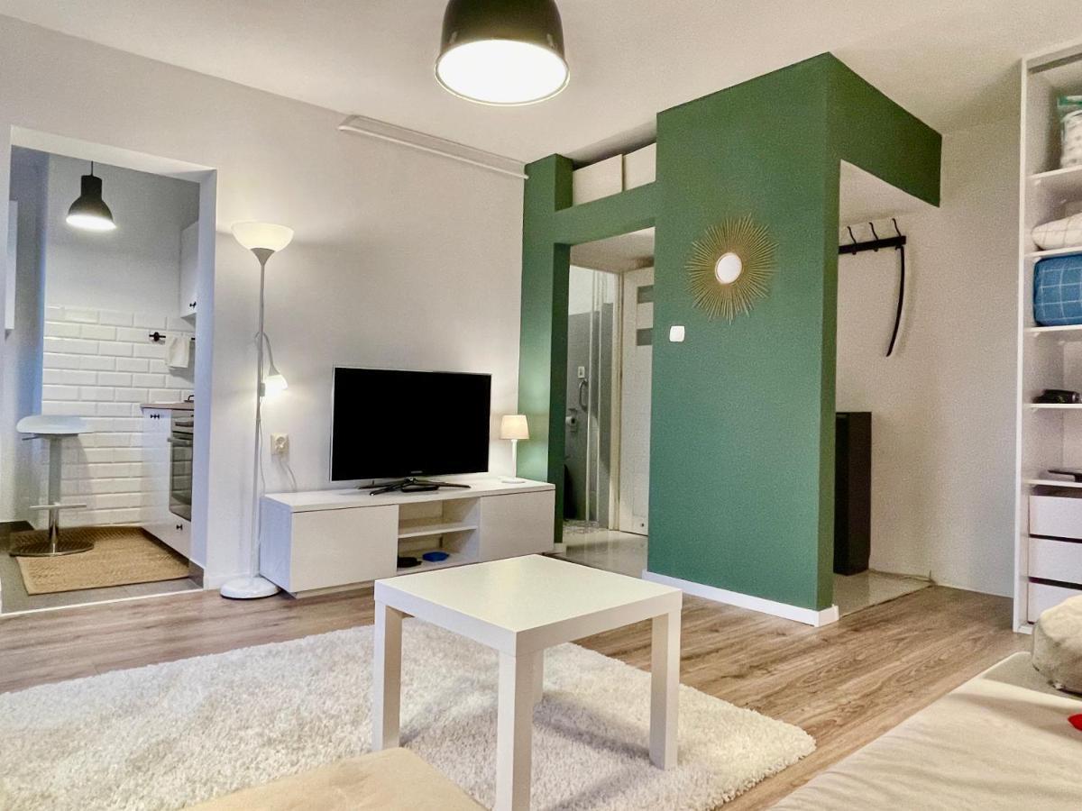 Metro Fast Wifi Tv'70 Netflix Hbo Appletv Appartement