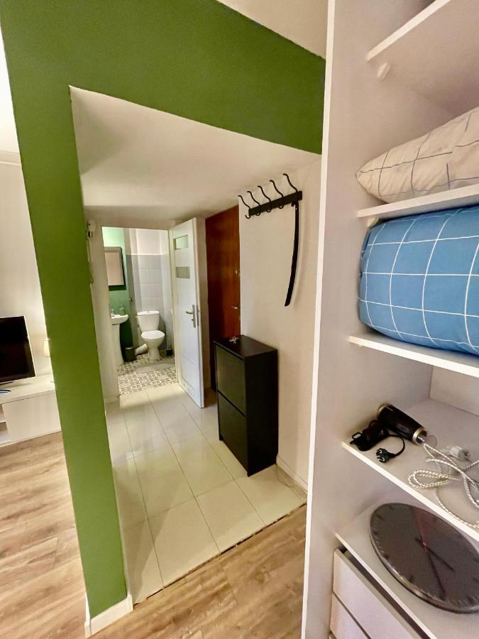 Metro Fast Wifi Tv'70 Netflix Hbo Appletv Appartement Warschau