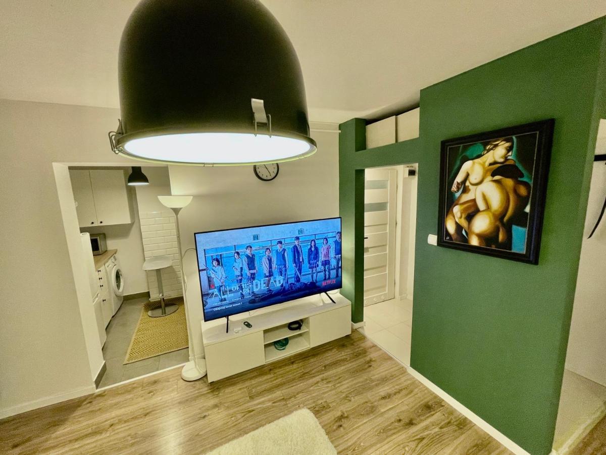 Metro Fast Wifi Tv'70 Netflix Hbo Appletv Warschau