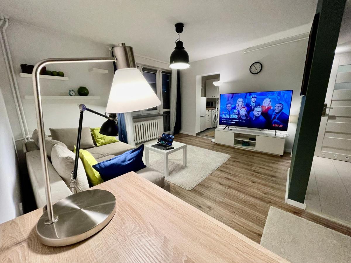 Metro Fast Wifi Tv'70 Netflix Hbo Appletv Appartement Warschau