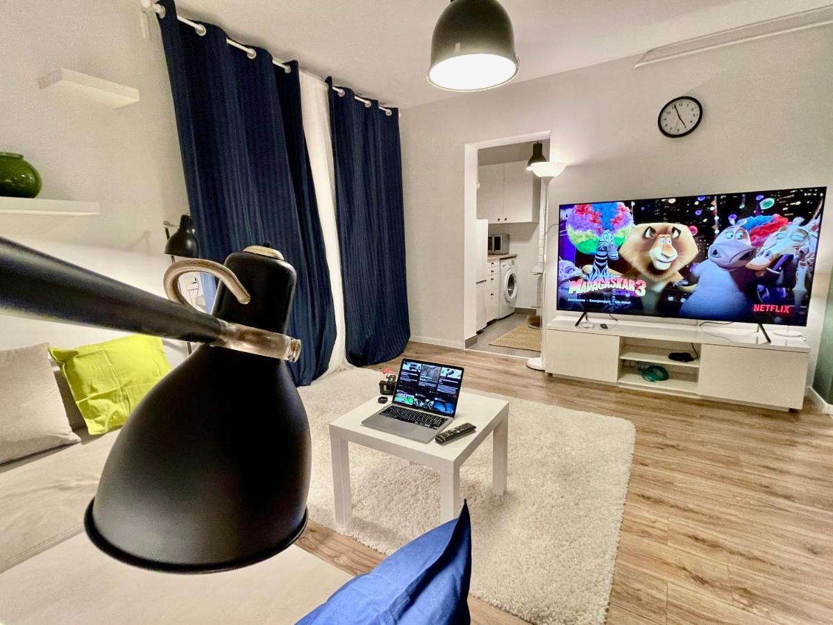 Metro Fast Wifi Tv'70 Netflix Hbo Appletv * Warschau